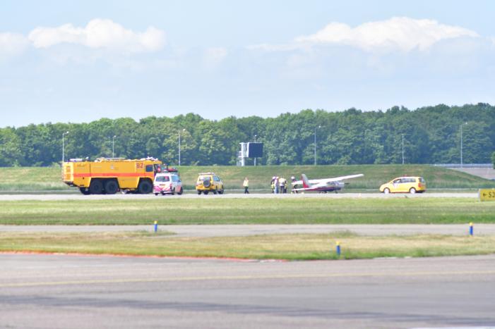 Sportvliegtuig maakt noodlanding op Lelystad Airport