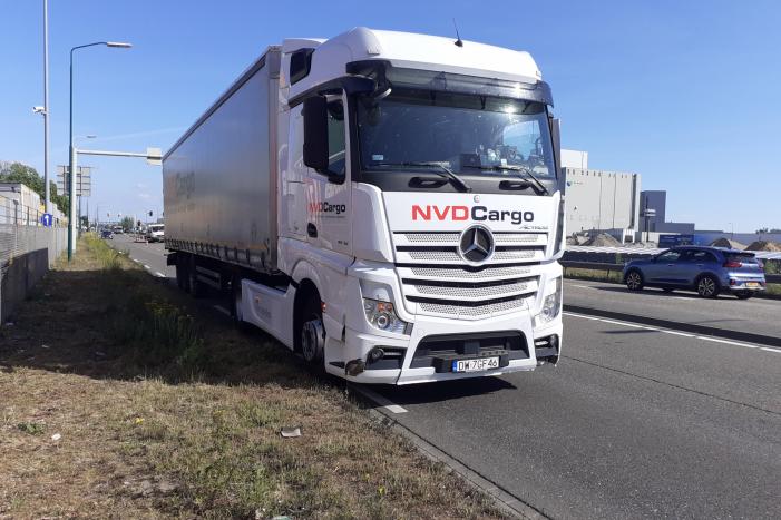 Ongeval tussen vrachtwagen en personenauto