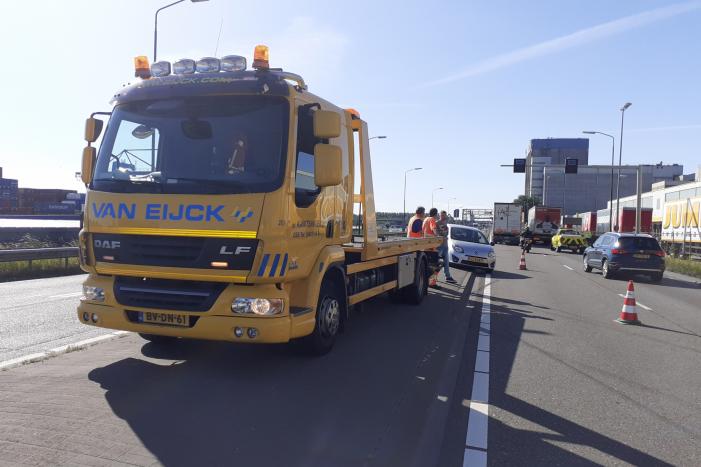 Ongeval tussen vrachtwagen en personenauto