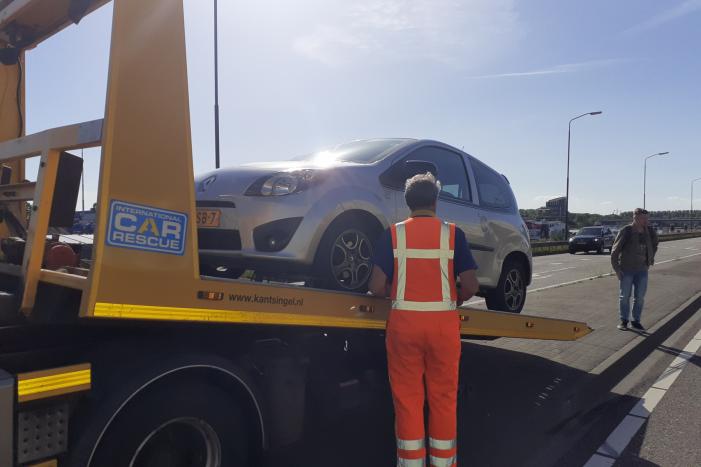 Ongeval tussen vrachtwagen en personenauto