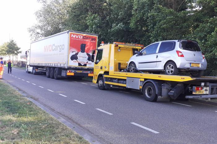 Ongeval tussen vrachtwagen en personenauto
