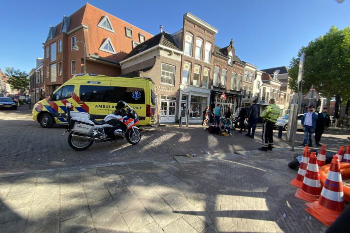 Vrouw gewond na botsing tussen twee scooters