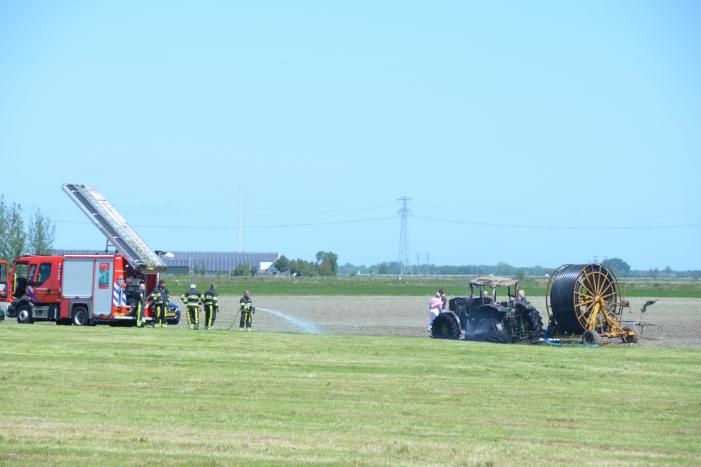 Tractor brandt volledig uit