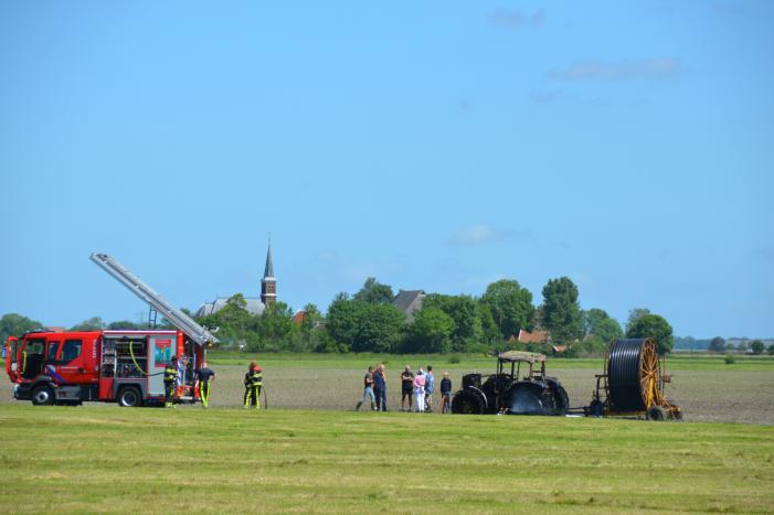 Tractor brandt volledig uit