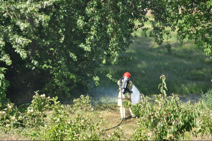 Bermbrand snel onder controle