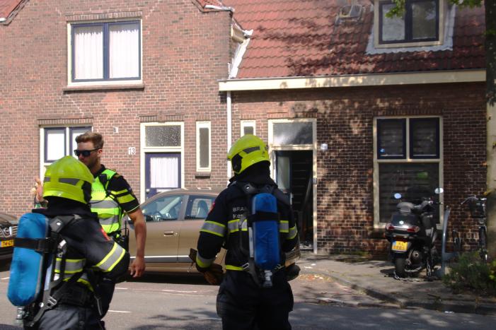 Uitslaande woningbrand snel onder controle