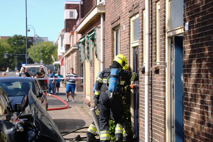 Uitslaande woningbrand snel onder controle