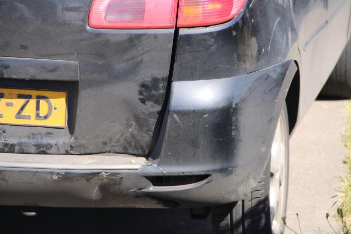 Scooterrijder gewond na botsing met personenauto