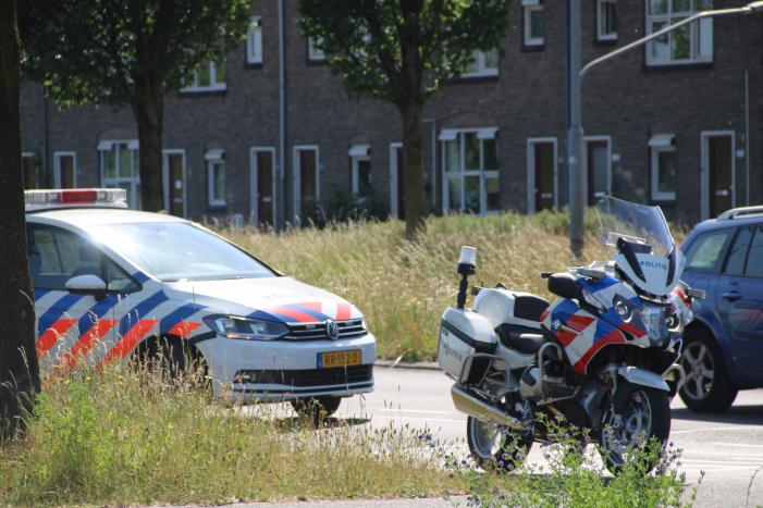 Scooterrijder gewond na botsing met personenauto