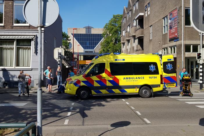 Scooterrijder gewond na aanrijding met auto
