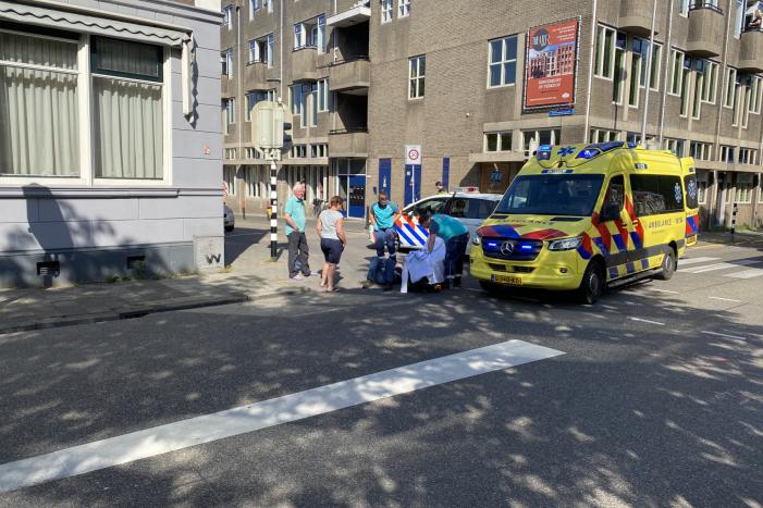 Scooterrijder gewond na aanrijding met auto