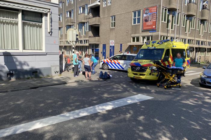 Scooterrijder gewond na aanrijding met auto