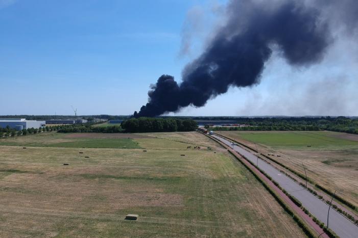 Zeer grote brand bij transportbedrijf