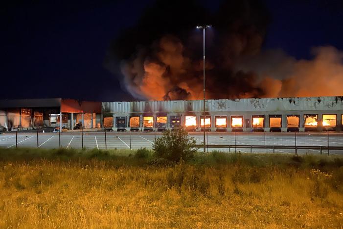 Zeer grote brand bij transportbedrijf