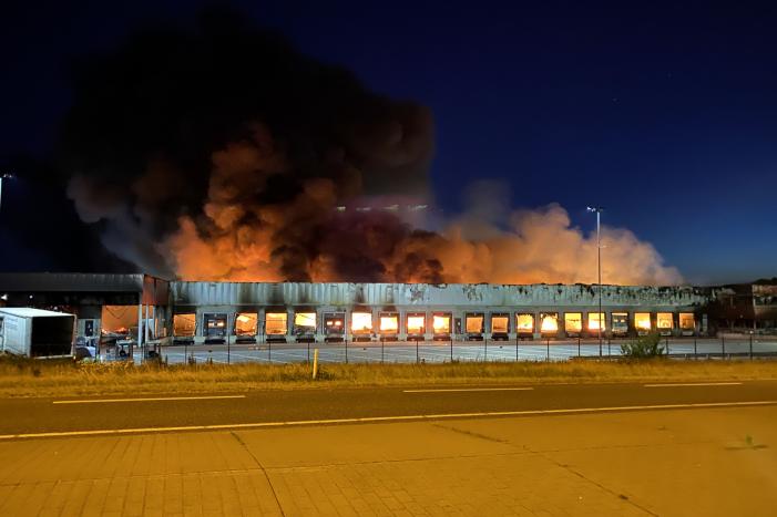 Zeer grote brand bij transportbedrijf