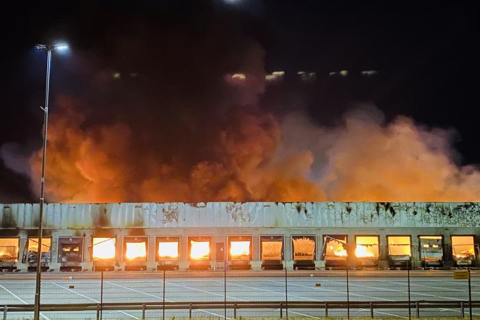 Zeer grote brand bij transportbedrijf