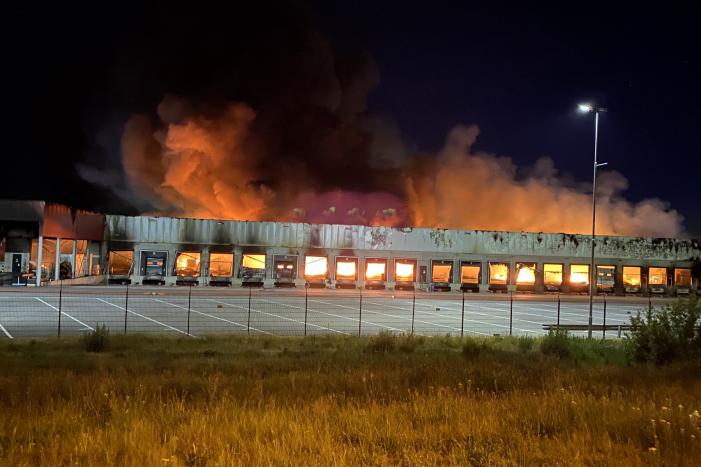 Zeer grote brand bij transportbedrijf