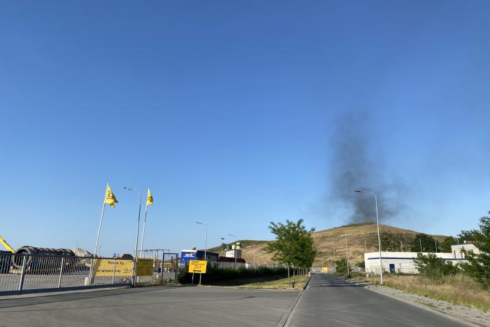Flinke rookontwikkeling bij brand op vuilstort