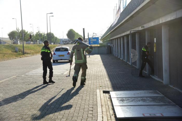 Brandweer onderzoekt rookontwikkeling in kantoorpand