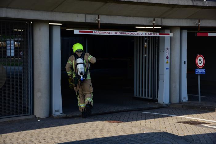 Brandweer onderzoekt rookontwikkeling in kantoorpand