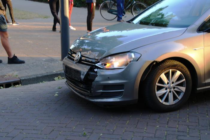 Scooterrijder gewond na botsing op rotonde