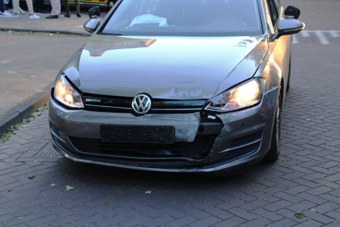 Scooterrijder gewond na botsing op rotonde