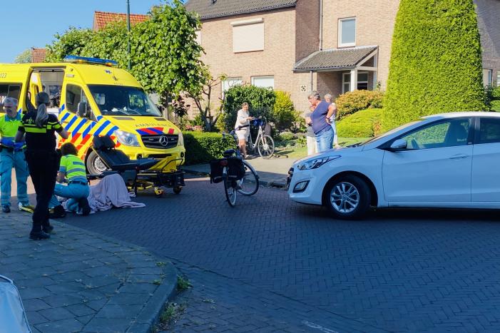 Fietsster gewond na aanrijding met auto