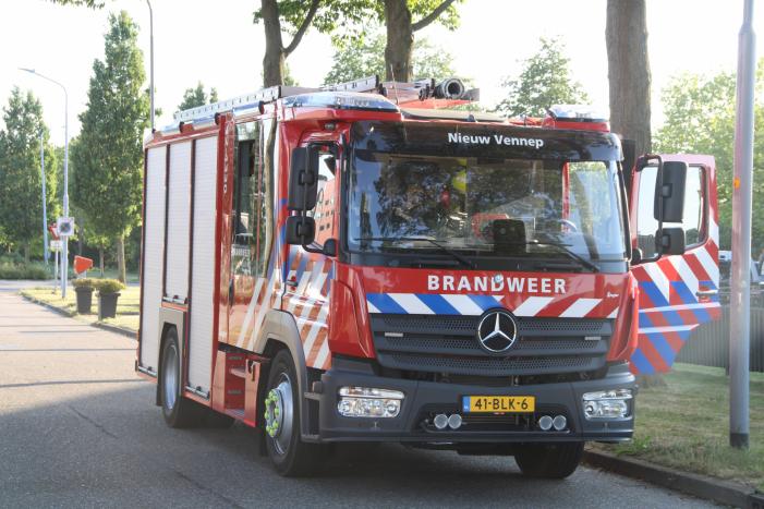 Grote schade aan bedrijfspand door overslaande containerbrand