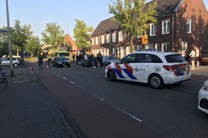 Scooterbestuurder gewond bij aanrijding met personenauto