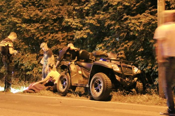 Quad slaat meerdere malen over de kop