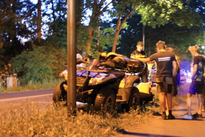 Quad slaat meerdere malen over de kop