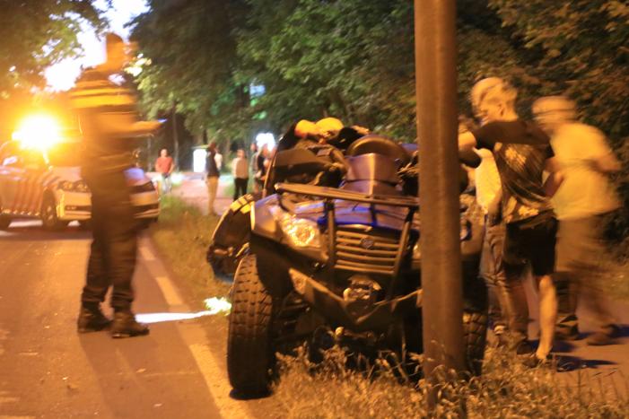 Quad slaat meerdere malen over de kop