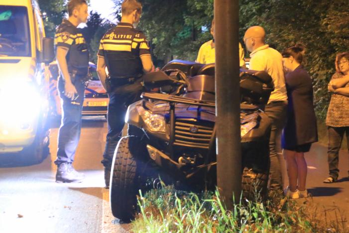 Quad slaat meerdere malen over de kop