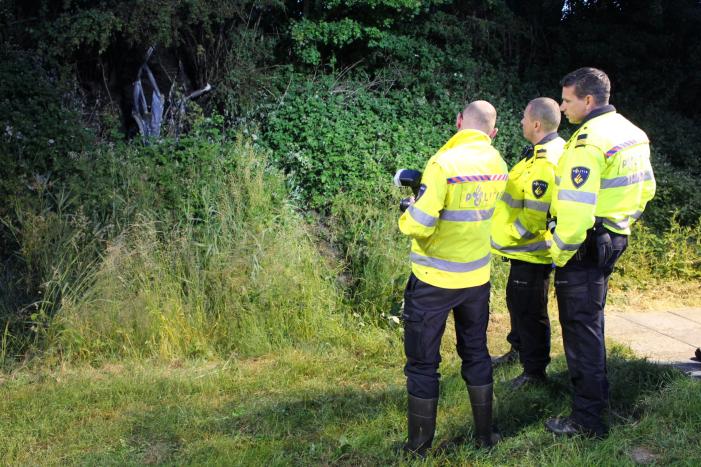 Auto's vliegen in brand na frontale aanrijding