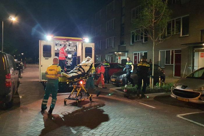 Persoon zwaargewond na steekpartij in woning