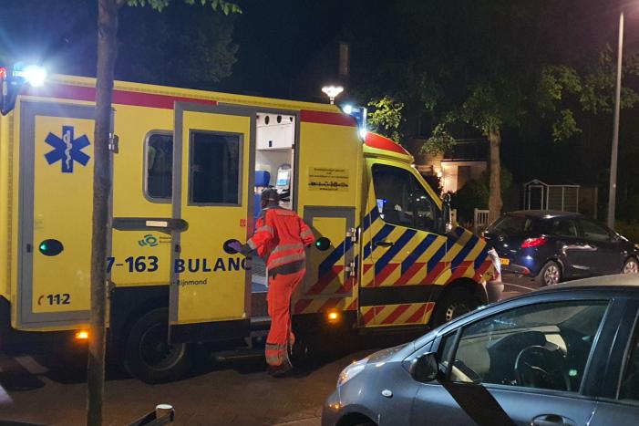 Persoon zwaargewond na steekpartij in woning