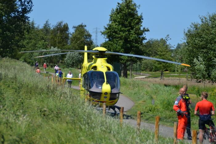 Traumahelikopter landt na val van trap