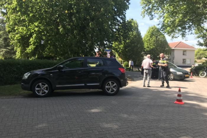 Afslaande automobilist ziet fietser over het hoofd