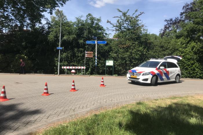 Afslaande automobilist ziet fietser over het hoofd