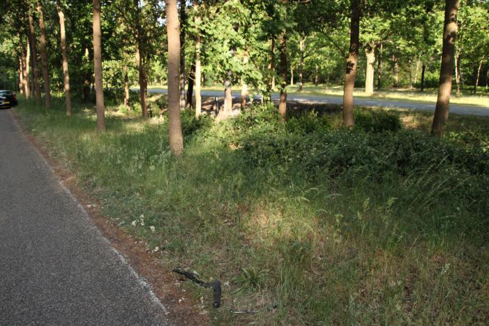Bloemen neergelegd na tragisch verkeersongeval
