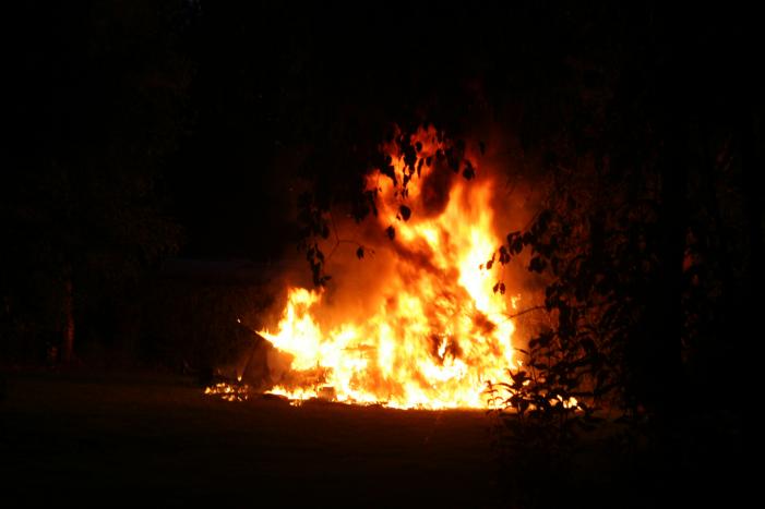 Caravan gaat in vlammen op