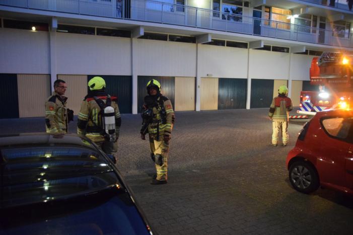 Brand in flatwoning snel onder controle