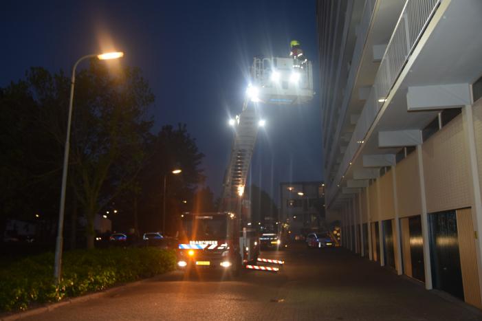 Brand in flatwoning snel onder controle