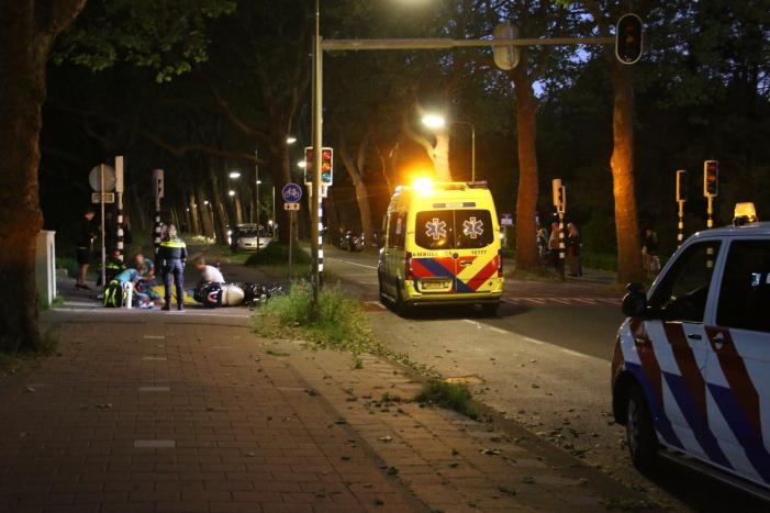 Scooterrijder ernstig gewond na val