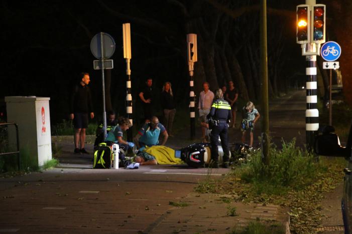 Scooterrijder ernstig gewond na val