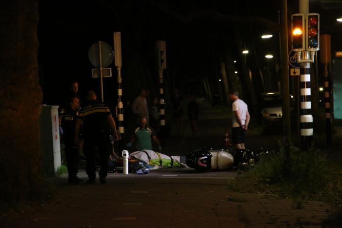 Scooterrijder ernstig gewond na val