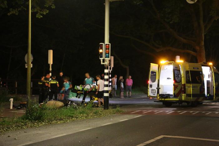 Scooterrijder ernstig gewond na val