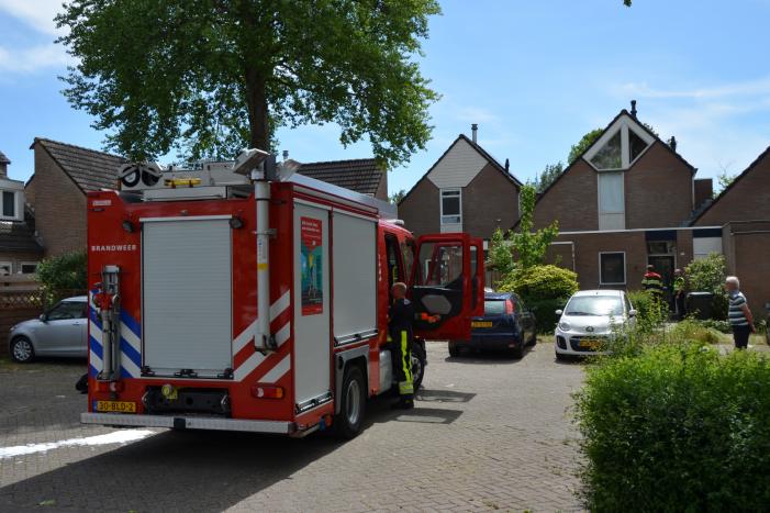 Buurtbewoners blussen brand