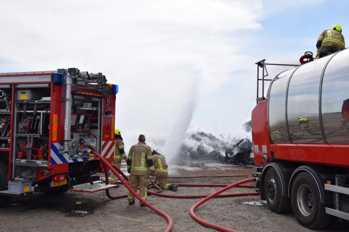 Grote hoop met bomen in brand