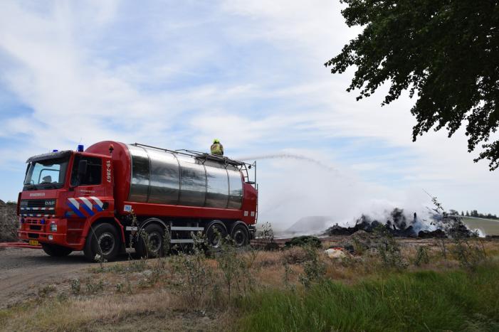 Grote hoop met bomen in brand